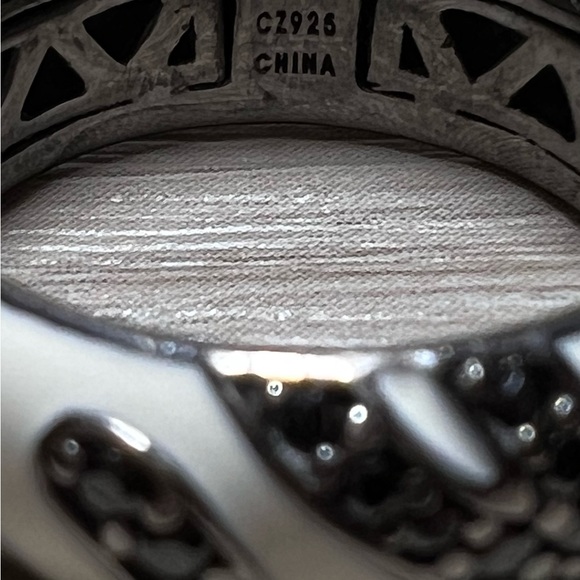 Designer Hidalgo Sterling Silver White Enamel & Black Cubic Zirconia Band Ring - Picture 8 of 8